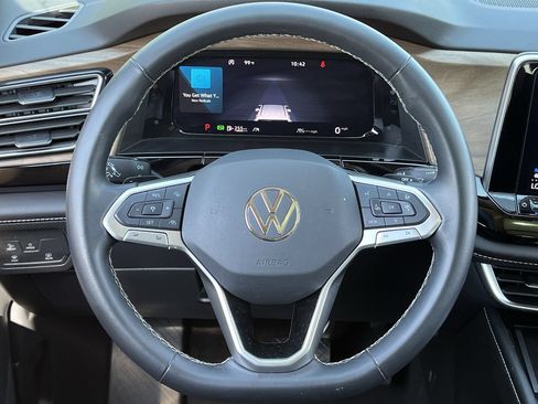 Used 2024 Volkswagen Atlas SE FWD image 11