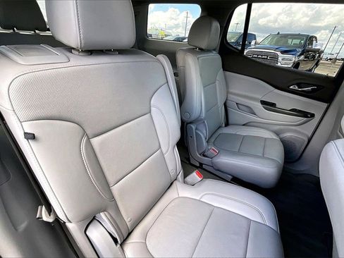 Used 2023 GMC Acadia SLT image 22
