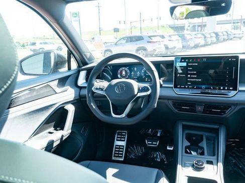 New 2026 Volkswagen Tiguan SE R-Line FWD image 33