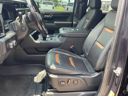 Used 2022 GMC Sierra 1500 AT4 w/ Technology Package AWD/4WD image 7