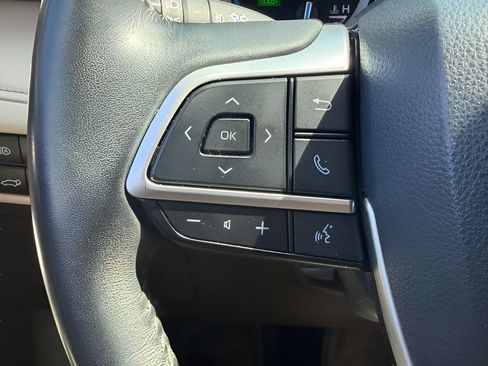 Used 2022 Toyota Highlander XLE AWD/4WD image 20