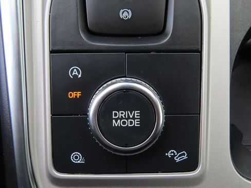 Used 2023 Ford Explorer Platinum w/ Technology Package AWD/4WD image 13