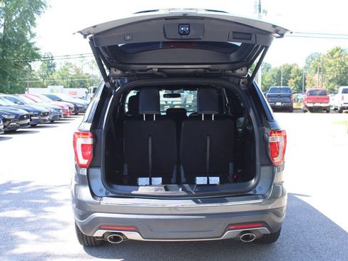 Used 2018 Ford Explorer XLT w/ Equipment Group 202A FWD image 12