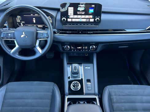 Used 2024 Mitsubishi Outlander SE image 4