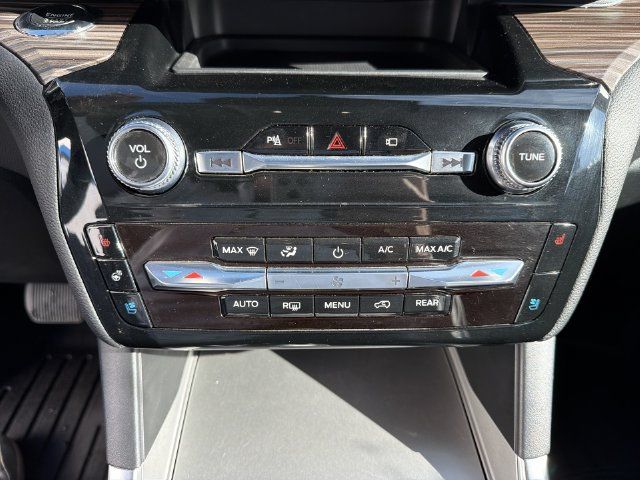 Used 2023 Ford Explorer Limited AWD/4WD image 21