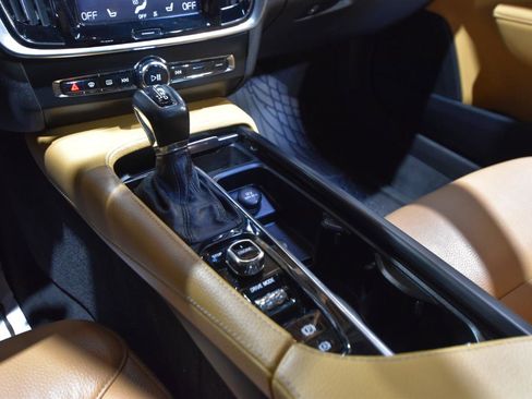 Used 2017 Volvo S90 T6 Momentum w/ Vision Package image 34