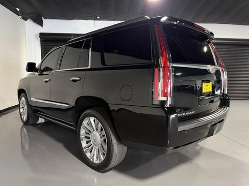 Used 2017 Cadillac Escalade Platinum RWD image 6