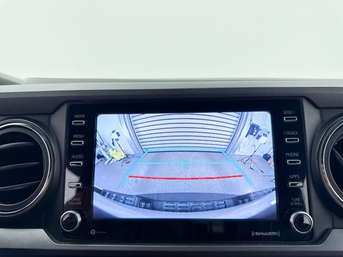 Used 2020 Toyota Tacoma TRD Sport w/ Technology Package AWD/4WD image 5
