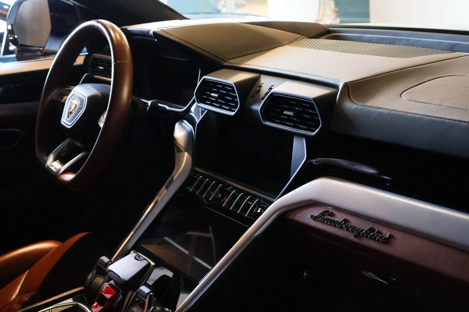 Used 2019 Lamborghini Urus AWD/4WD image 11