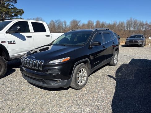 Used 2016 Jeep Cherokee Latitude w/ Comfort/Convenience Group image 3