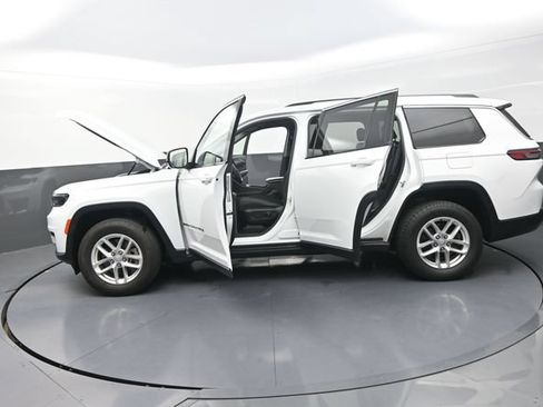 Used 2023 Jeep Grand Cherokee L Laredo RWD image 8