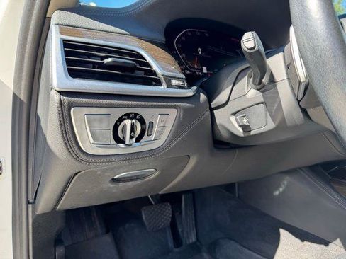 Used 2020 BMW 740i image 7