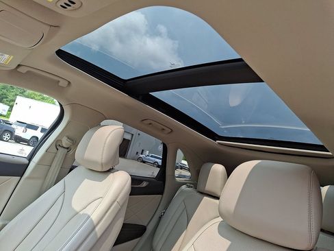 Certified 2019 Lincoln MKC Reserve w/ MKC Climate Package AWD/4WD image 12