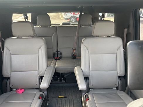 Used 2021 GMC Yukon XL SLT w/ SLT Premium Package image 9