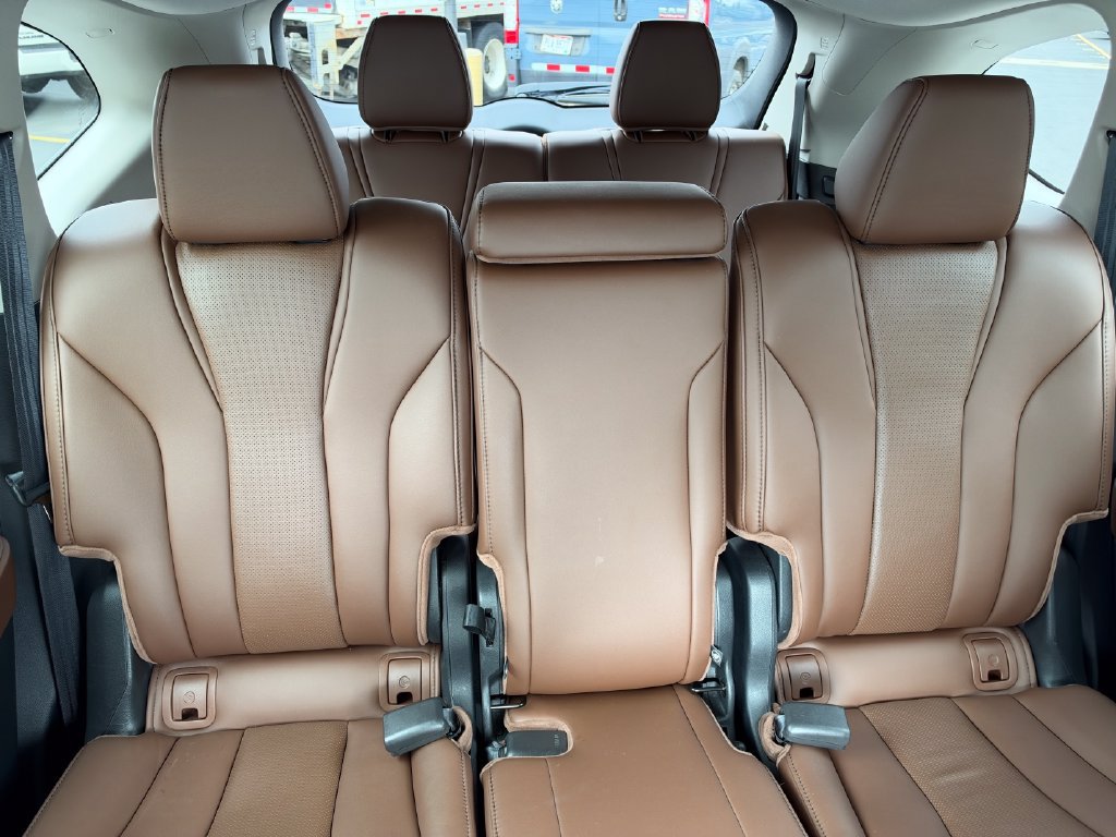 Used 2023 Acura MDX w/ Technology Package AWD/4WD image 15