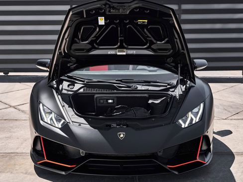 Used 2024 Lamborghini Huracan EVO AWD/4WD image 19