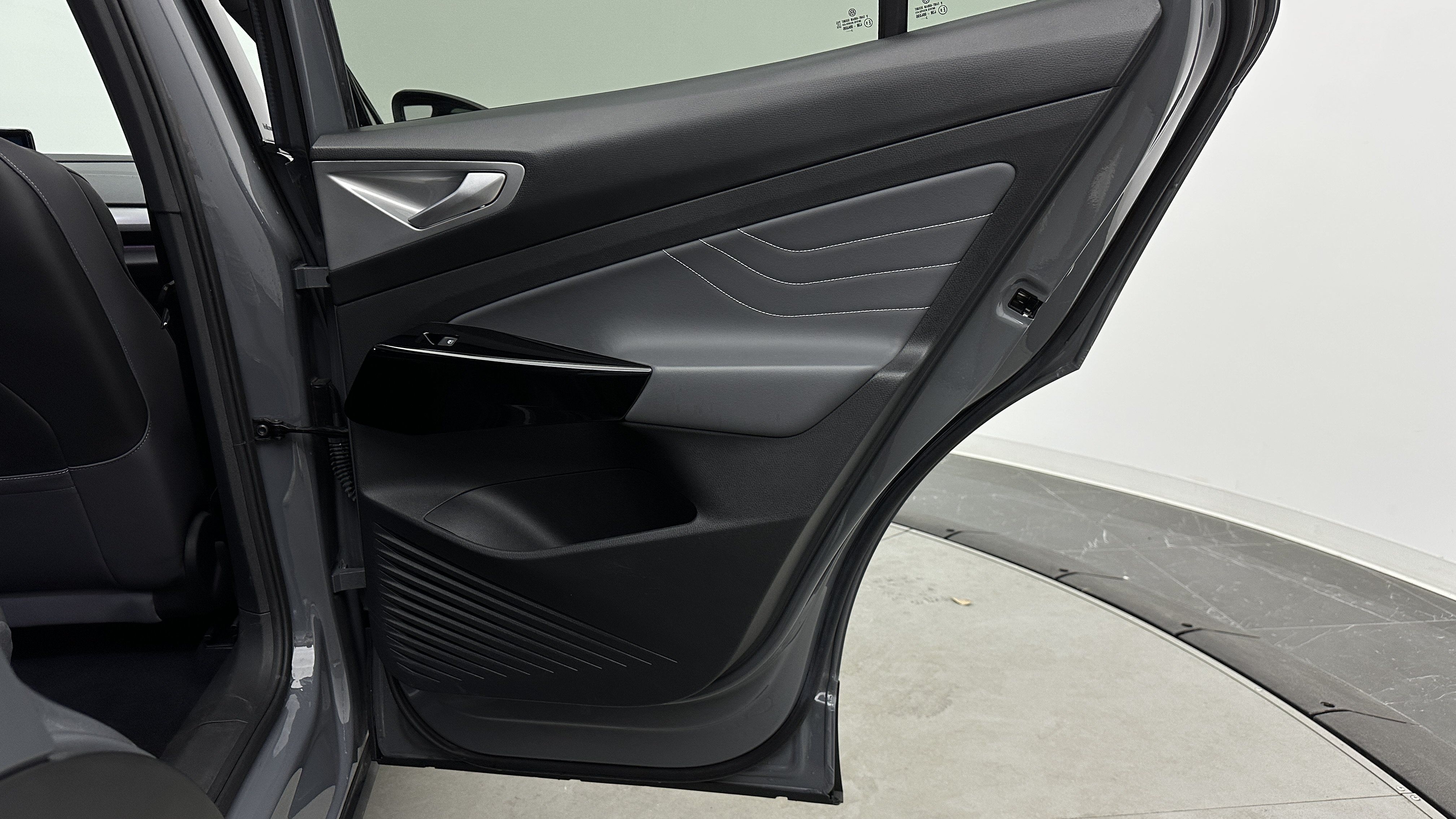 Used 2023 Volkswagen ID.4 S RWD image 30