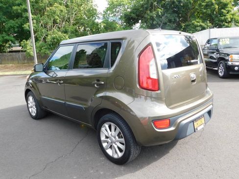 Used 2013 Kia Soul + FWD image 3