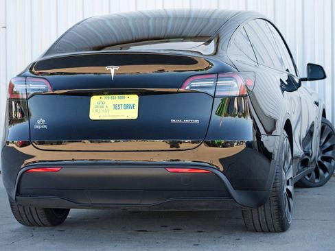 Used 2022 Tesla Model Y Performance image 5