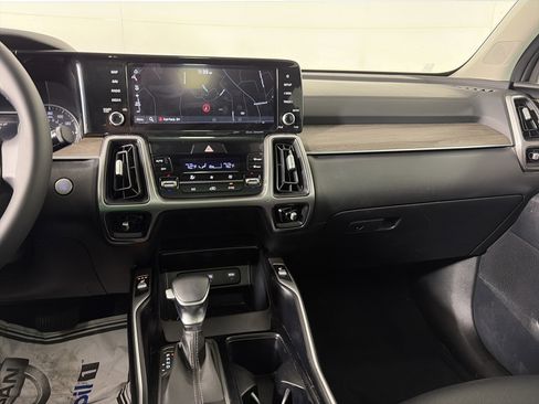 Certified 2022 Kia Sorento S w/ Panoramic Sunroof Package image 26