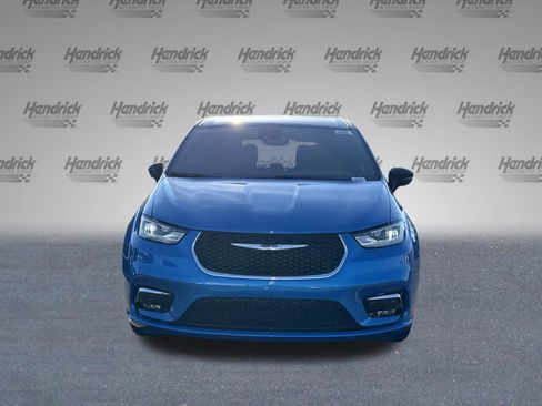 New 2026 Chrysler Pacifica Select image 3