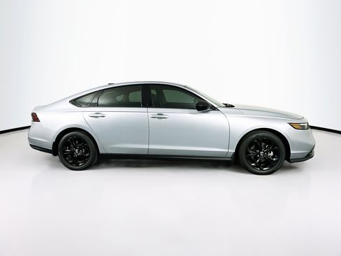 Used 2025 Honda Accord SE image 10