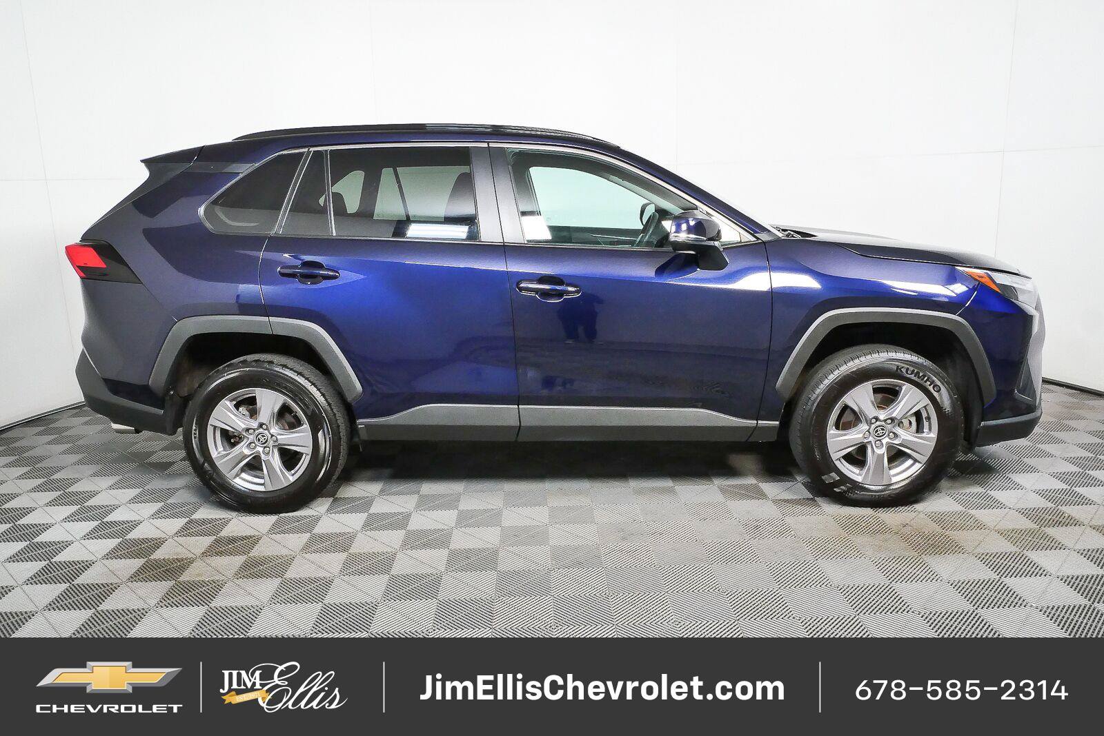 Used 2024 Toyota RAV4 XLE FWD image 2