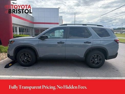 Used 2025 Honda Pilot TrailSport image 5
