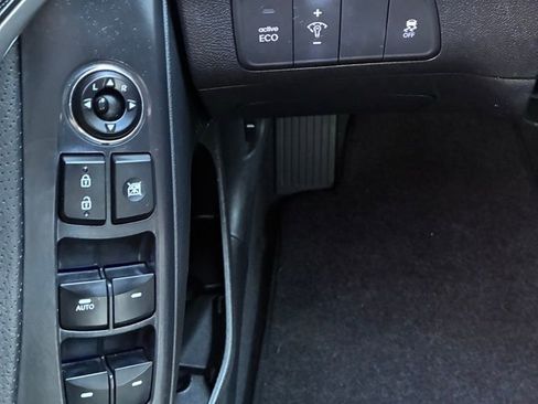 Used 2013 Hyundai Elantra Limited FWD image 22