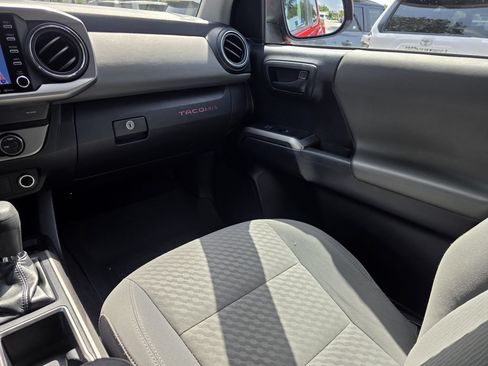 Used 2021 Toyota Tacoma SR5 AWD/4WD image 14