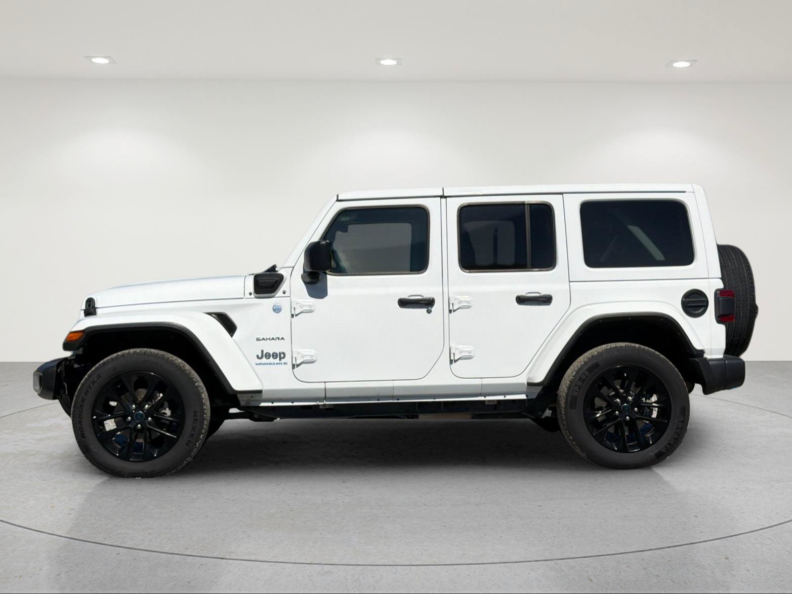 Used 2024 Jeep Wrangler Unlimited Sahara AWD/4WD image 2