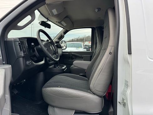Used 2024 GMC Savana 2500 w/ Driver Convenience Package image 14