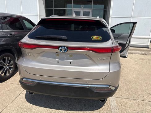 Used 2024 Toyota Venza Limited AWD/4WD image 3