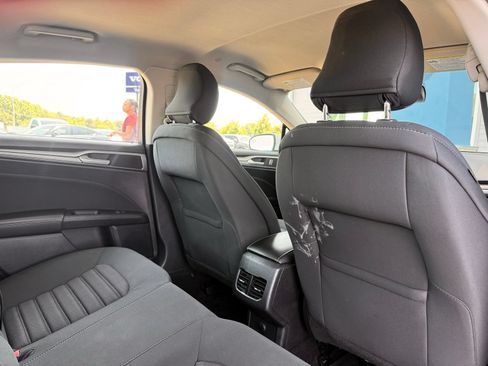 Used 2019 Ford Fusion SE FWD image 17
