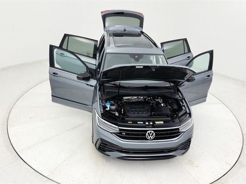 Used 2023 Volkswagen Tiguan SE R-Line image 24