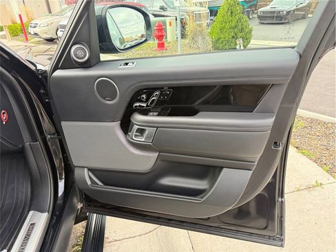 Used 2018 Land Rover Range Rover HSE image 37
