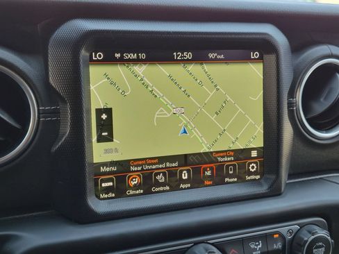 Used 2022 Jeep Wrangler Unlimited Sahara w/ Cold Weather Group AWD/4WD image 16