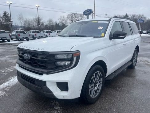 Used 2025 Ford Expedition Active image 10