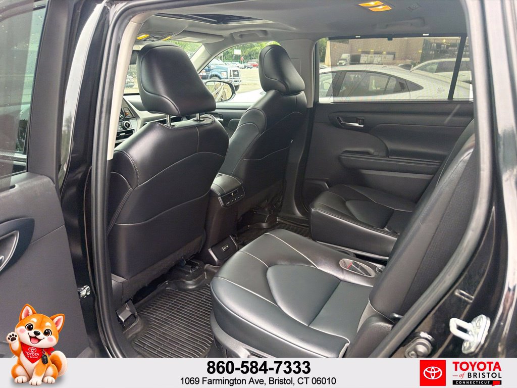 Used 2022 Toyota Highlander XLE AWD/4WD image 33