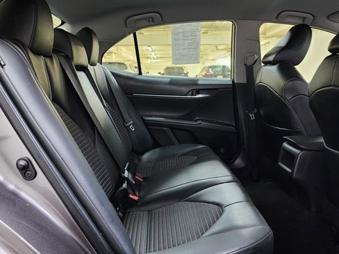 Used 2020 Toyota Camry SE FWD image 19