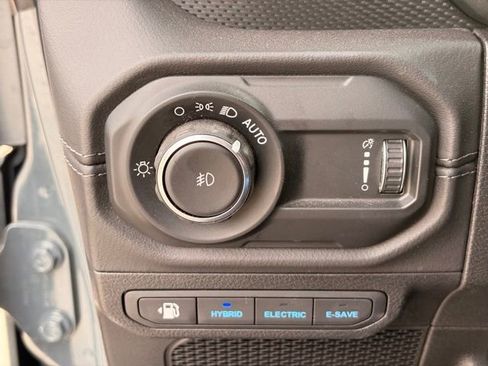 Used 2025 Jeep Wrangler Unlimited Rubicon 4xe w/ Safety Group AWD/4WD image 17