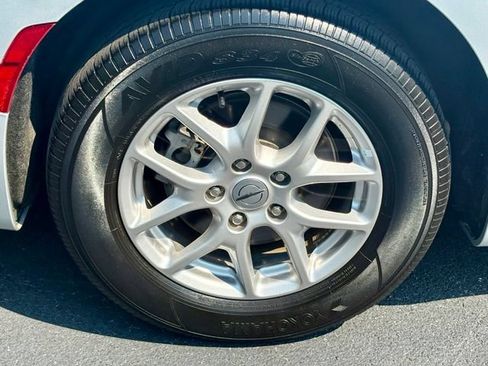 Used 2024 Chrysler Pacifica Touring-L FWD image 30