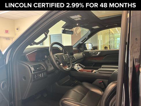 Certified 2024 Lincoln Navigator Premiere AWD/4WD image 11