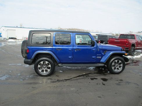 Used 2018 Jeep Wrangler Unlimited Sahara image 4