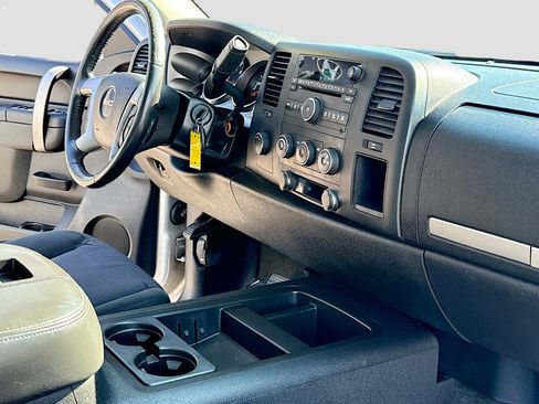 Used 2010 GMC Sierra 2500 SLE w/ SLE Preferred Package image 5