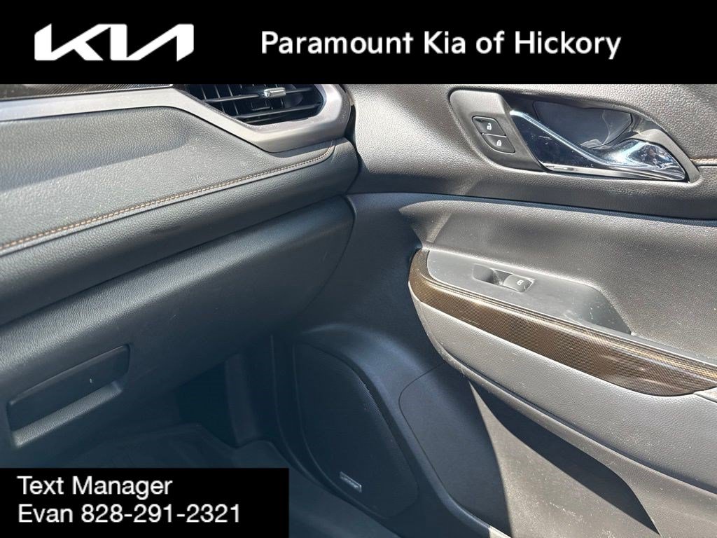 Used 2022 GMC Acadia AT4 w/ Preferred Package AWD/4WD image 28