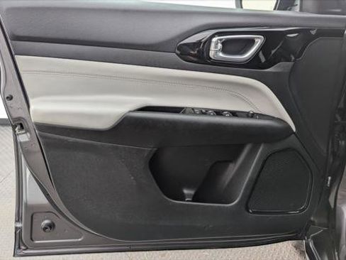 Used 2024 Jeep Compass Limited image 13