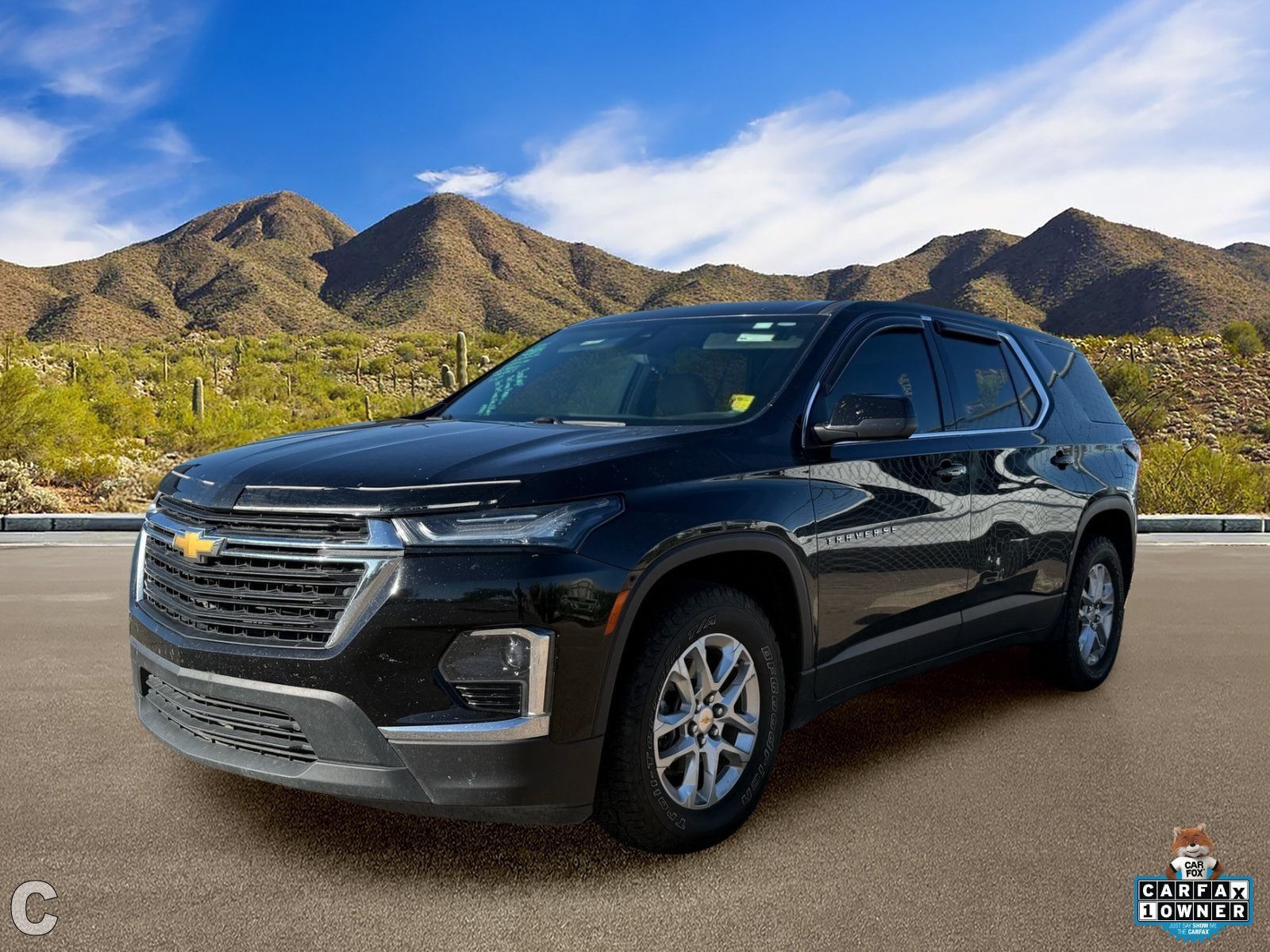 Used 2023 Chevrolet Traverse LS FWD image 2