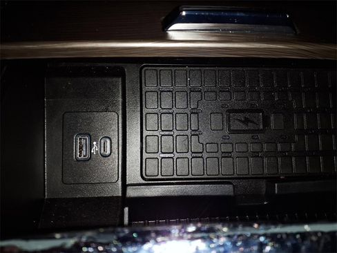 Used 2023 Ford Expedition Limited image 25