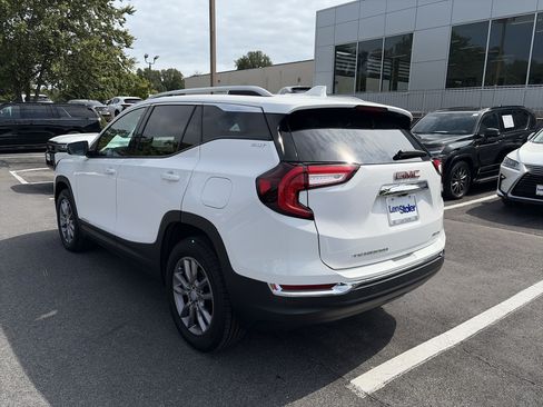 Used 2023 GMC Terrain SLT w/ Tech Package AWD/4WD image 3